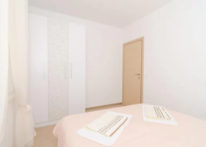 Marmo - Comfort One Bedroom With Balcony And Sea View 2 * مْليني